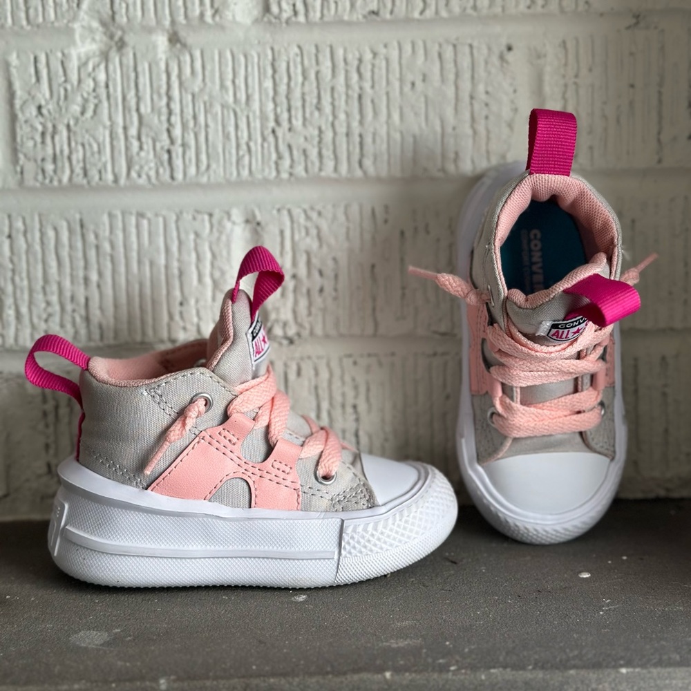 Infant Converse Chuck Taylor ultra color block easy on Size 5 Tan/Pink L…